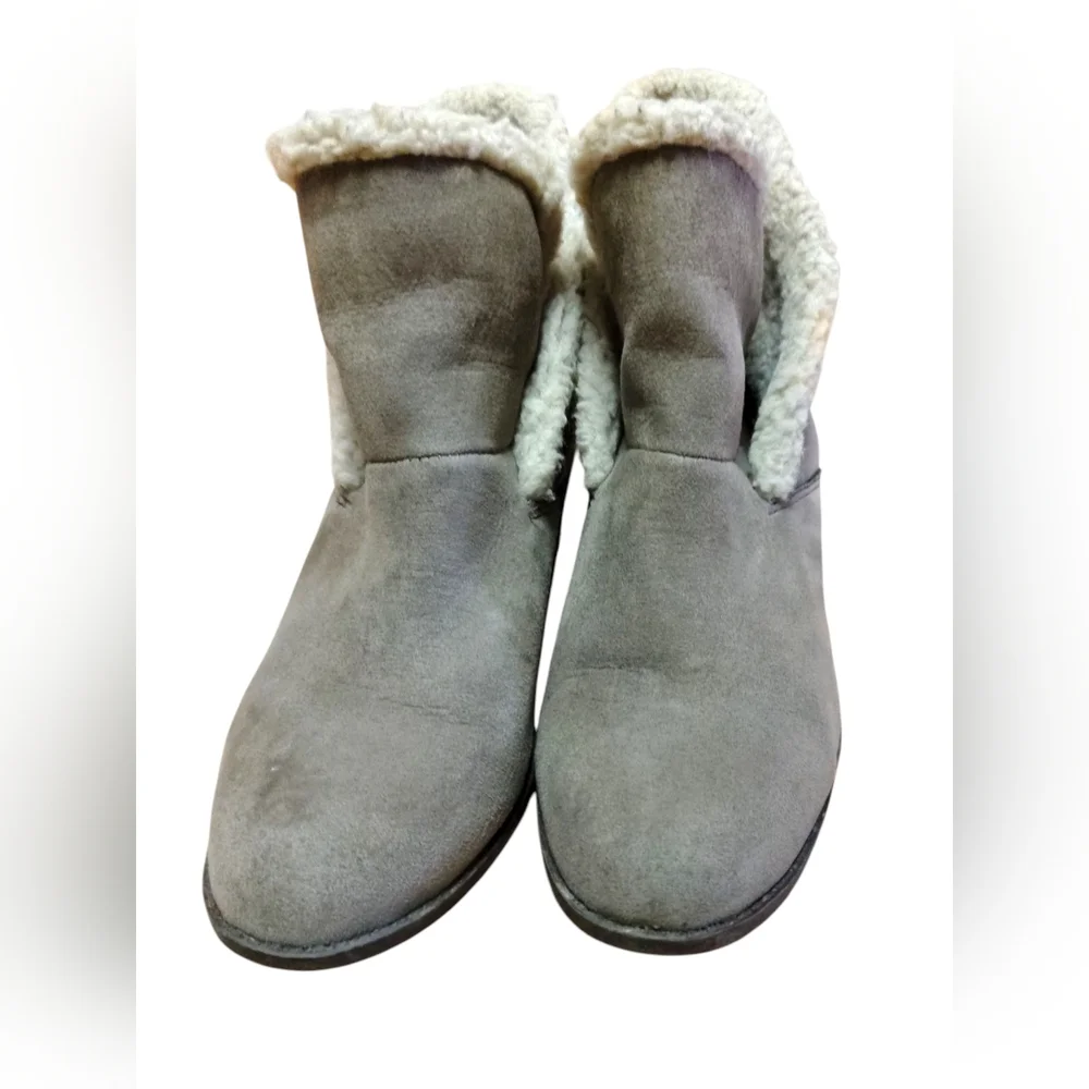 Me Too Women's Aspen Faux Suede Sherpa Lined Stack Heel Ankle Booties, Sz 7.5M